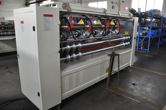 薄刃 4KW 220V スリッタースコア装置 141m/Min 最大速度 BFY-2500DT8